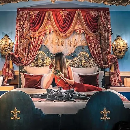Hotel Pirates World